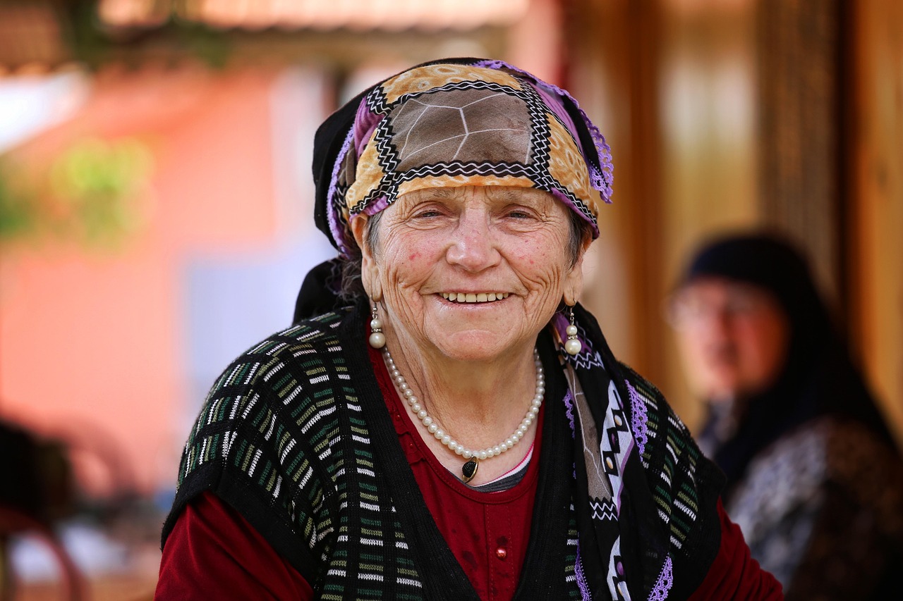 Senior woman reading a guide at home in Seattle — illustrating this Medicare guide