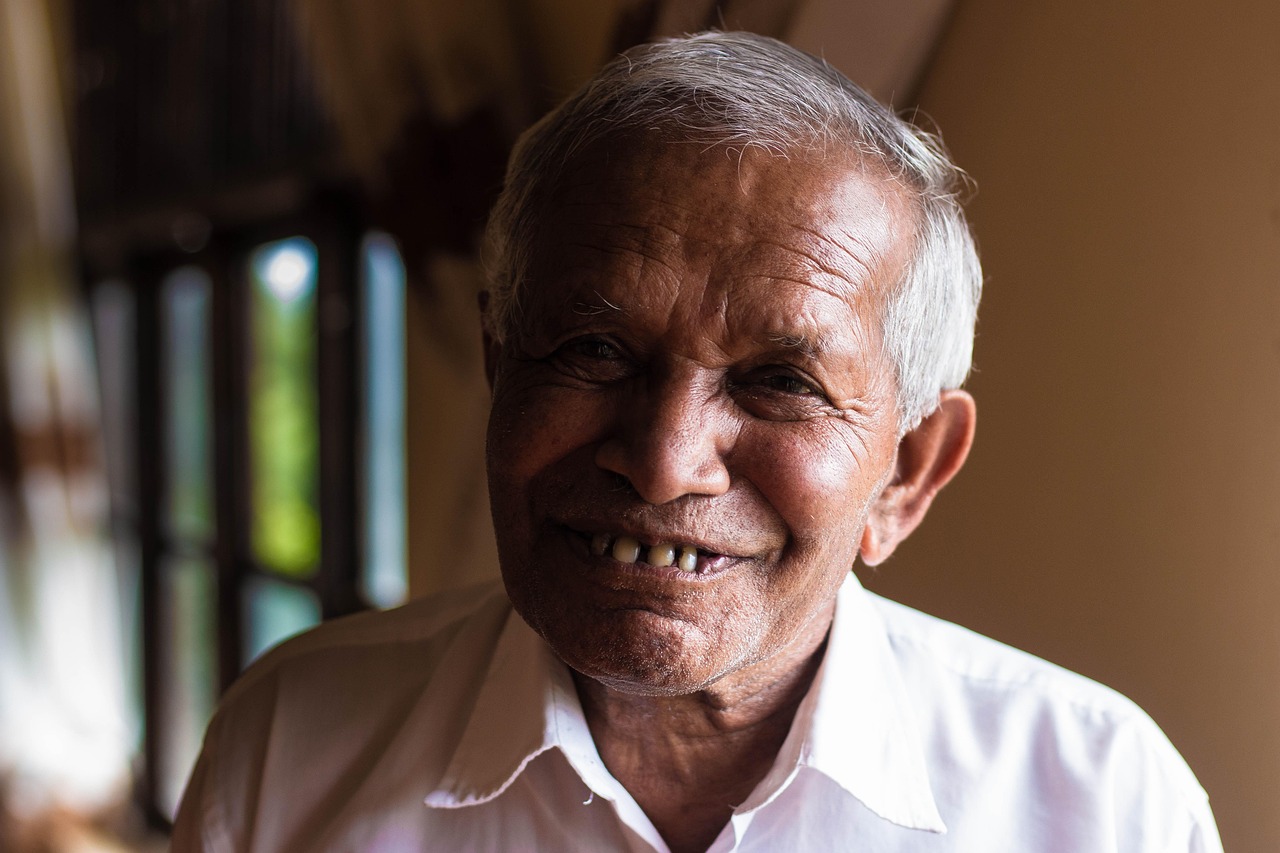 Pharmacist with elderly customer in Walnut Creek — illustrating this Medicare guide